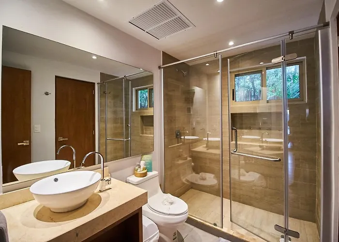 Boho Chic Poolside Condo 7 Min To The Beach & Town *