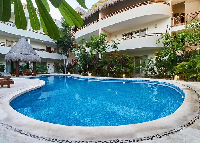 Boho Chic Poolside Condo 7 Min To The Beach & Town Hébergement de vacances
