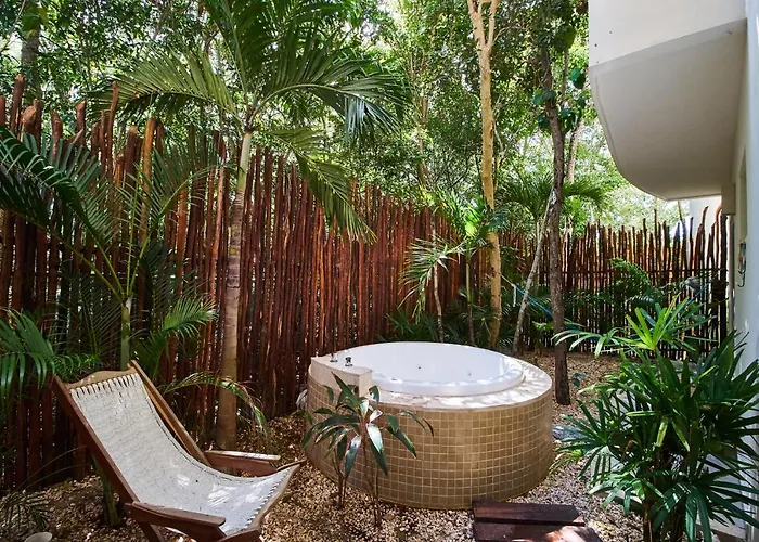 Boho Chic Poolside Condo 7 Min To The Beach & Town Tulum