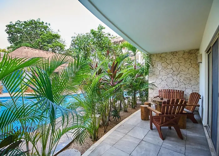 Boho Chic Poolside Condo 7 Min To The Beach & Town Hébergement de vacances