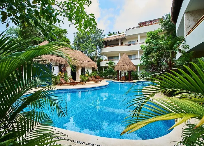Boho Chic Poolside Condo 7 Min To The Beach & Town Hébergement de vacances
